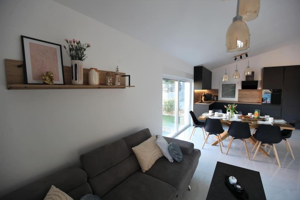Luxury Villa Lana Apt, Seaview Terrace, Large Outdoor Space, Bbq Трогир Экстерьер фото