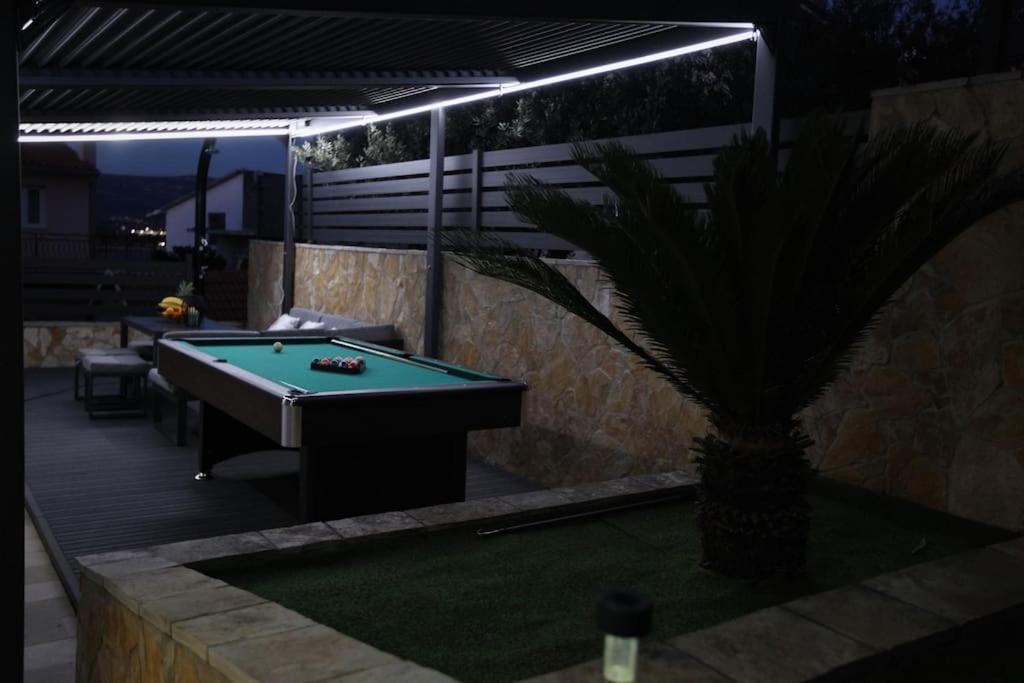 Luxury Villa Lana Apt, Seaview Terrace, Large Outdoor Space, Bbq Трогир Экстерьер фото