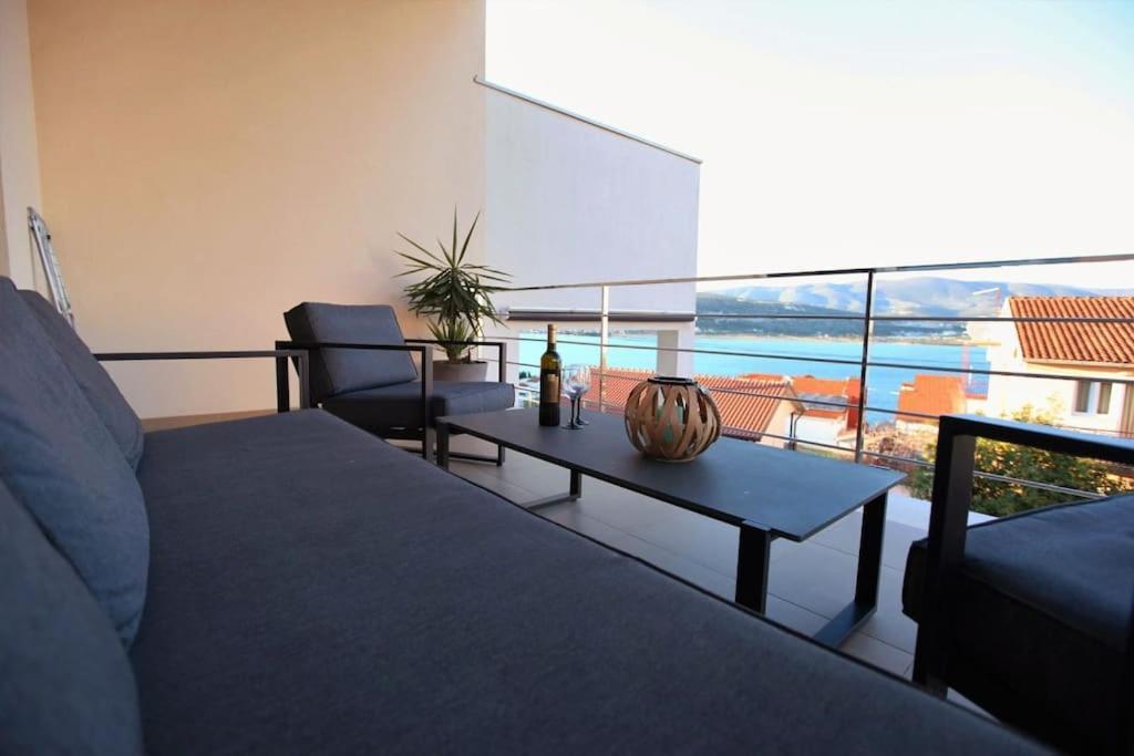 Luxury Villa Lana Apt, Seaview Terrace, Large Outdoor Space, Bbq Трогир Экстерьер фото